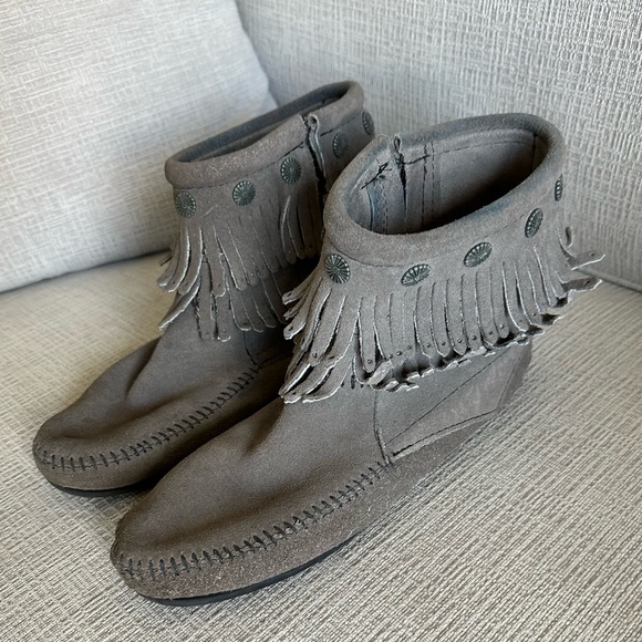 Grey Fringe Minnetonka Moccasins - Picture 3 of 5